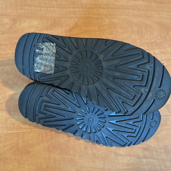 Men’s Ugg Neumelblack shoes  size 7 - Picture 3 of 4